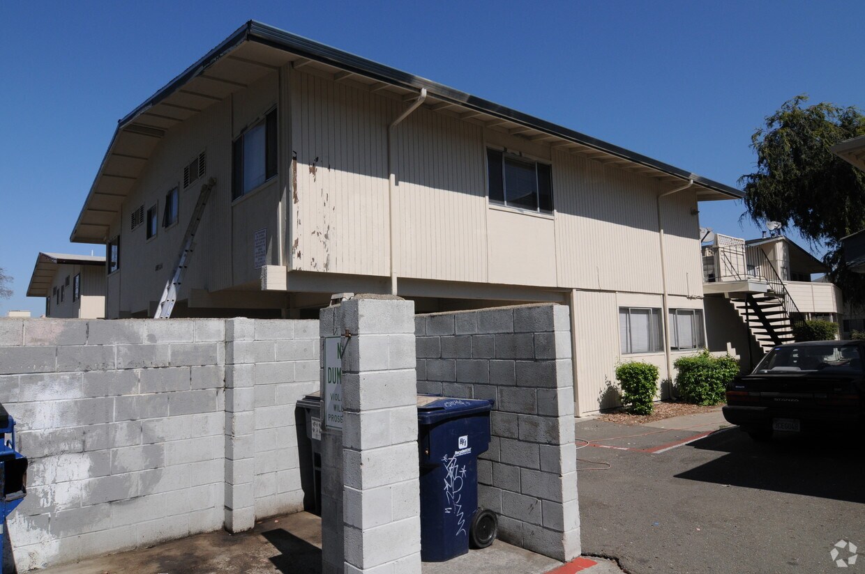 Building Photo - 39524 Trinity Way