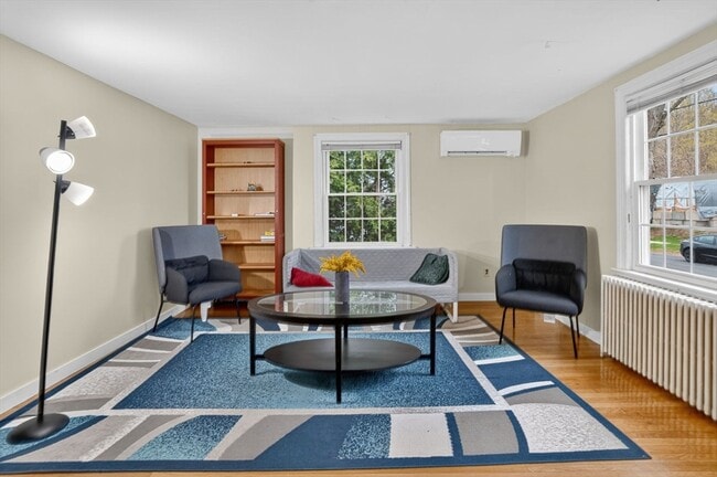 Foto del edificio - 13 Pleasant St