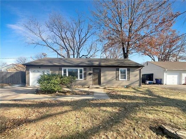 Building Photo - 6705 N Charlotte St