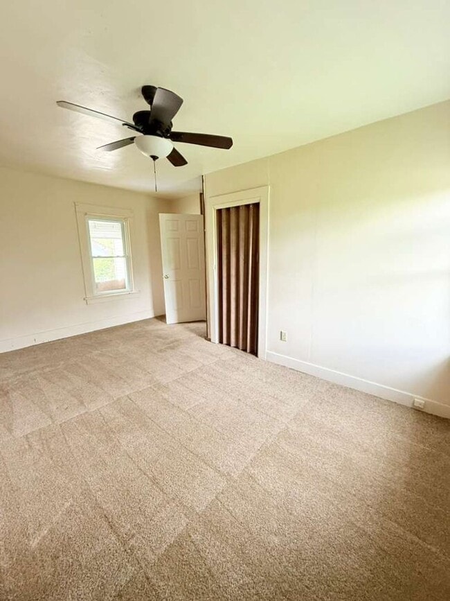 Building Photo - Spacious 2 bedroom house in Penn Hills!!!