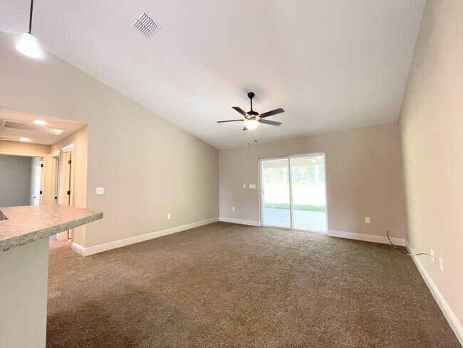 Foto del edificio - 3 Bedroom Home Backing onto Greenspace for Rent in Ocala, FL