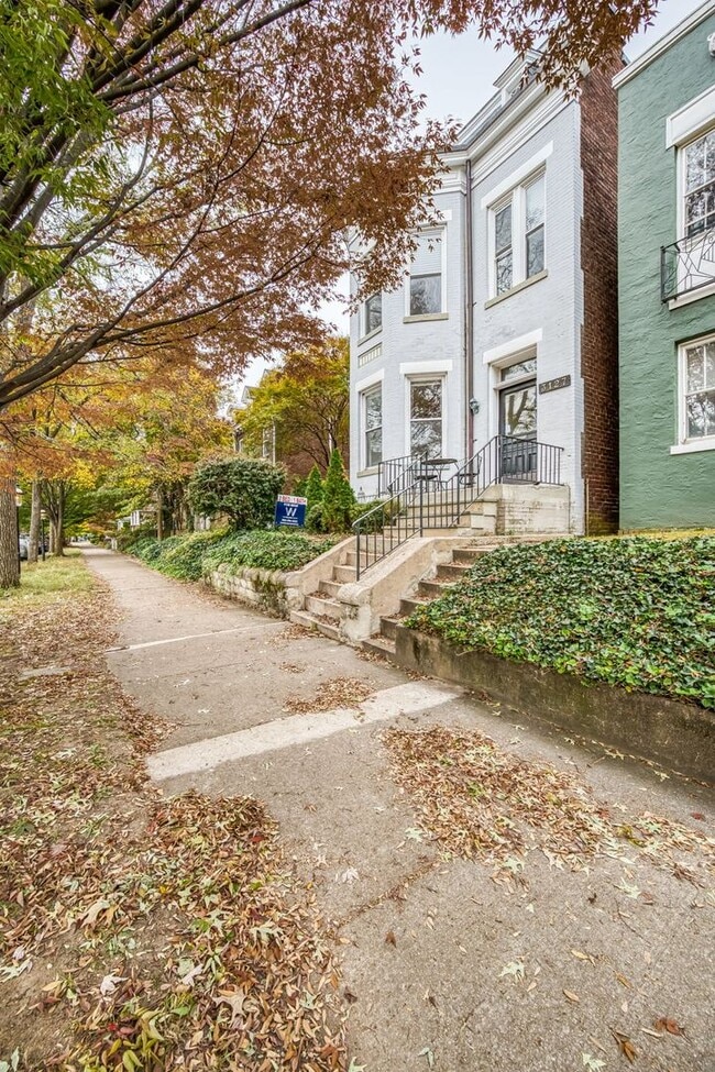 Foto del edificio - 3127 W Franklin St