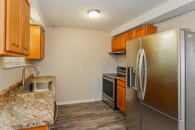 Building Photo - 379 Donna Dr