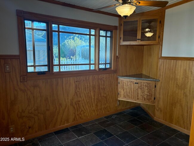 Building Photo - 1385 Mountain Rd