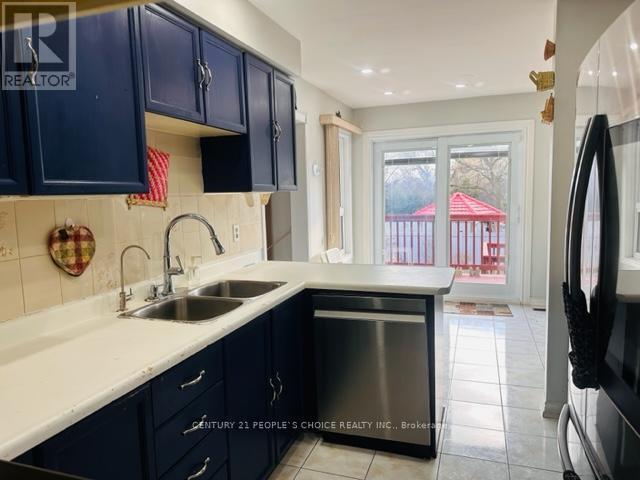 Building Photo - 15 Lord Simcoe Dr