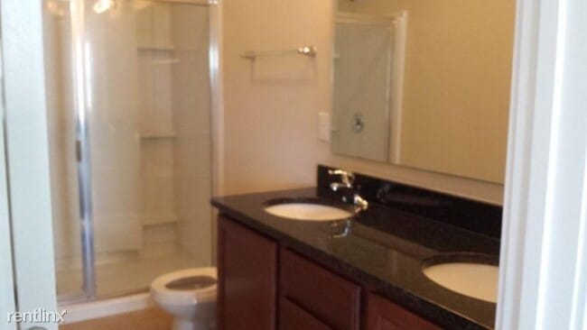 Building Photo - 3 br, 2.5 bath Townhome - 811 Summerlake Dr