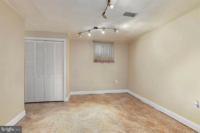 Building Photo - 4607 Central Park Dr