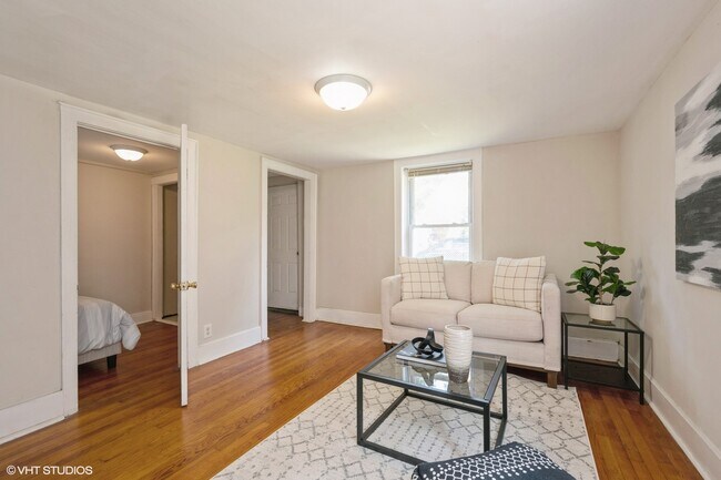 Building Photo - 3010 N Albany Ave