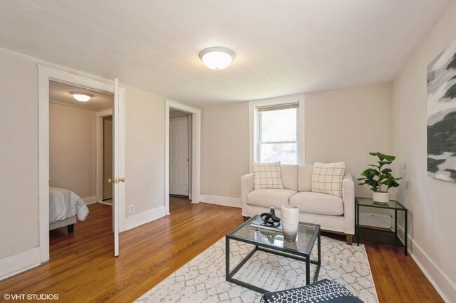 Foto del edificio - 3010 N Albany Ave