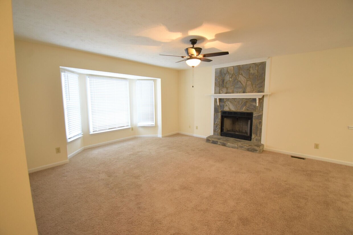 Foto principal - 3 Bedroom, 2 Bath Home (NO PETS)