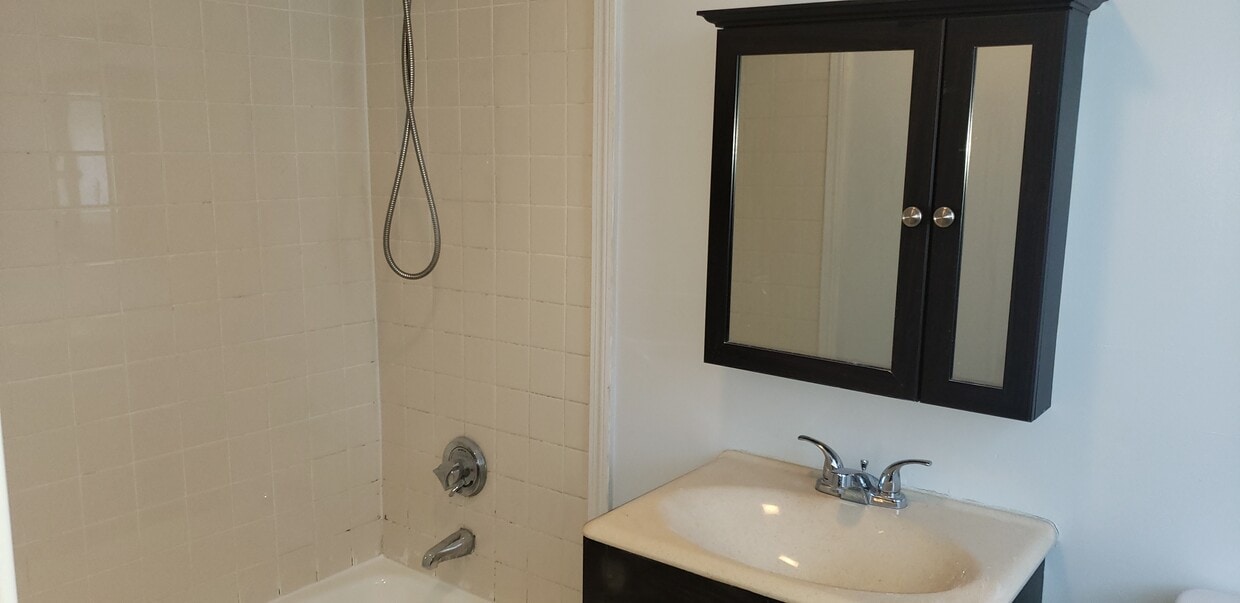 Building Photo - 304 Veazie St