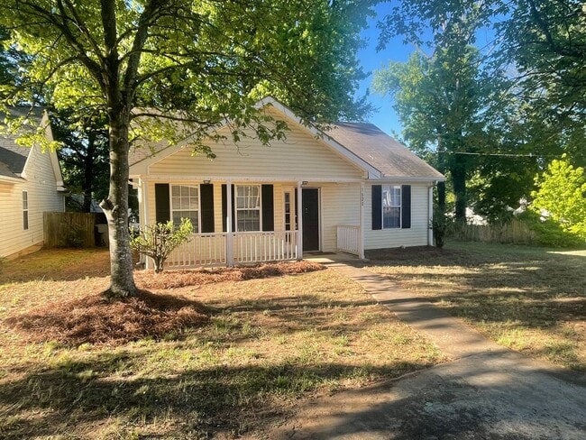 Foto del edificio - Charming ranch-style 2 Bedroom 1 Bath home in Pineville offering comfortable single-level living.