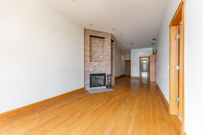 Foto del edificio - 1162 W Grand Ave