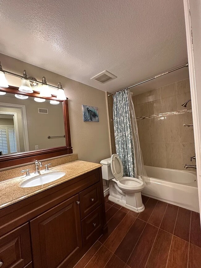 Building Photo - 11 Deerwood E