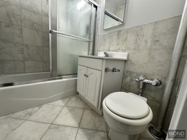 Building Photo - 156 E 85th St