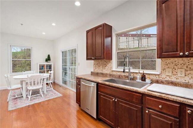 Building Photo - 302 Josephs Ln