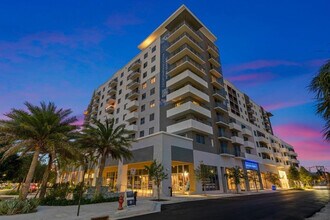 Building Photo - 200 NE 1st Ave