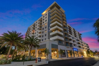 Building Photo - 200 NE 1st Ave