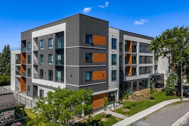 Building Photo - The Landing on Main