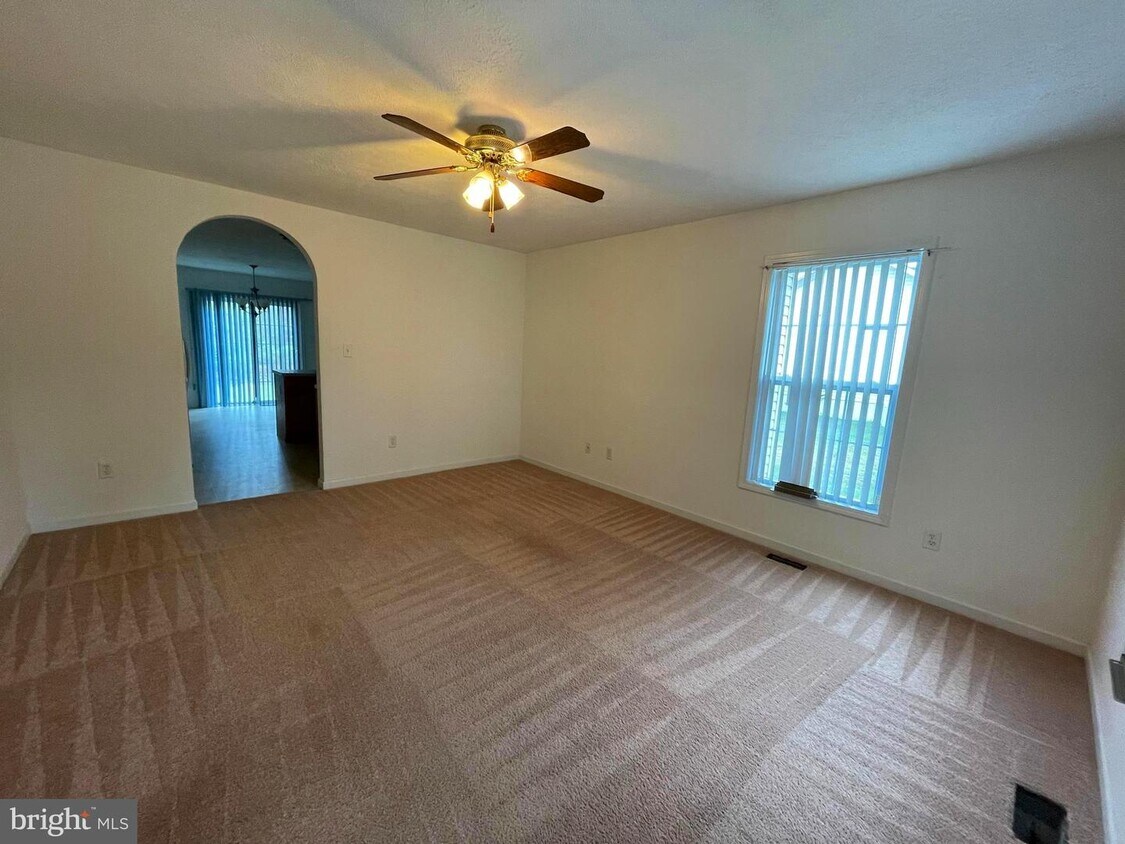 Primary Photo - 32 Fort King Dr