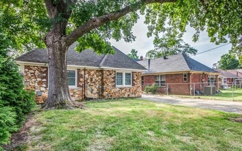 Building Photo - 894 N Idlewild St