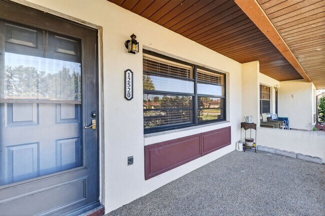 Foto del edificio - 12520 Orangewood Ct