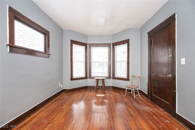 Foto del edificio - 6911 Franklin Blvd