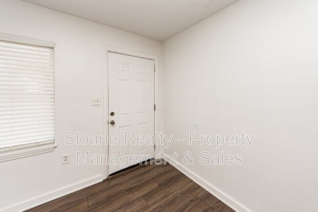 Photo - 1728 Gilbert St House