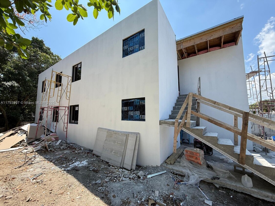 Primary Photo - 1244 NW 32nd St