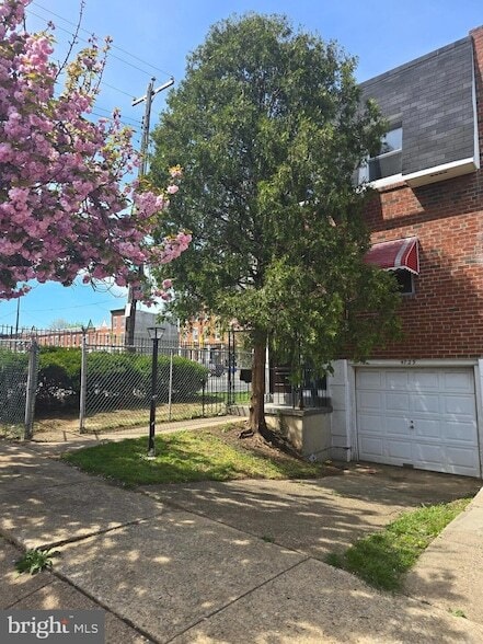 Building Photo - 4729 Melon St
