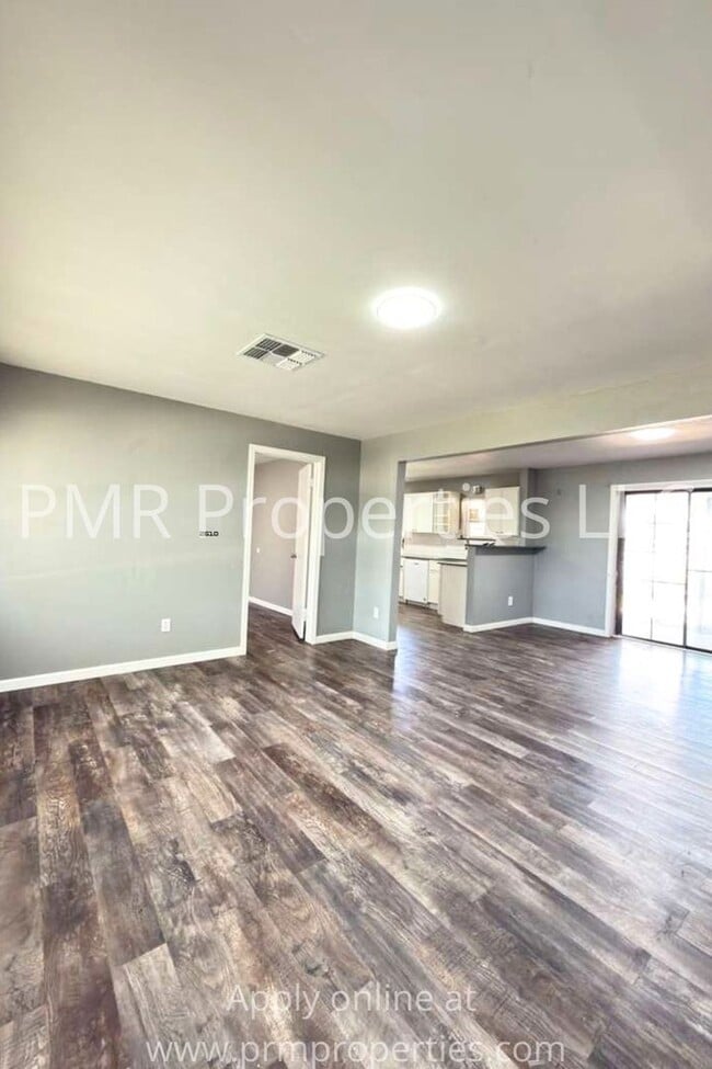 Foto del edificio - 4 Bedrooms / 2.5 Bathrooms House