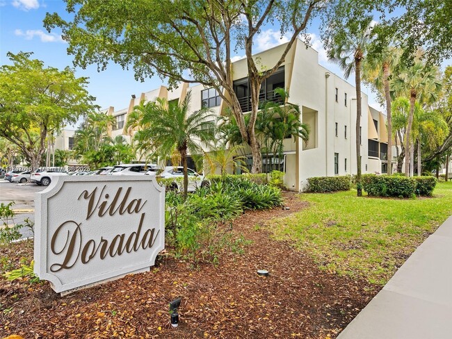 Building Photo - 20200 W Country Club Dr