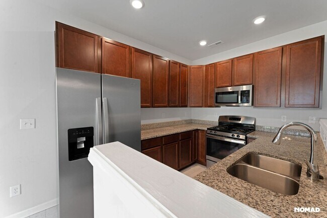 Building Photo - Spacious 3BR/2.5BA Townhome for Rent in De...