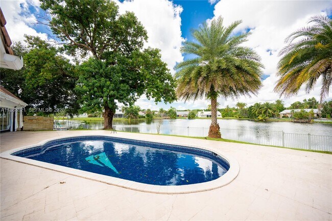 Foto del edificio - 9881 SW 1st Ct