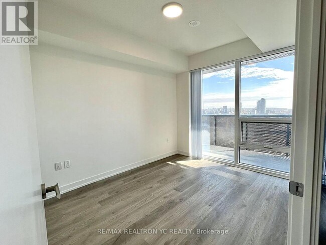 Building Photo - 138-4138 Downes St