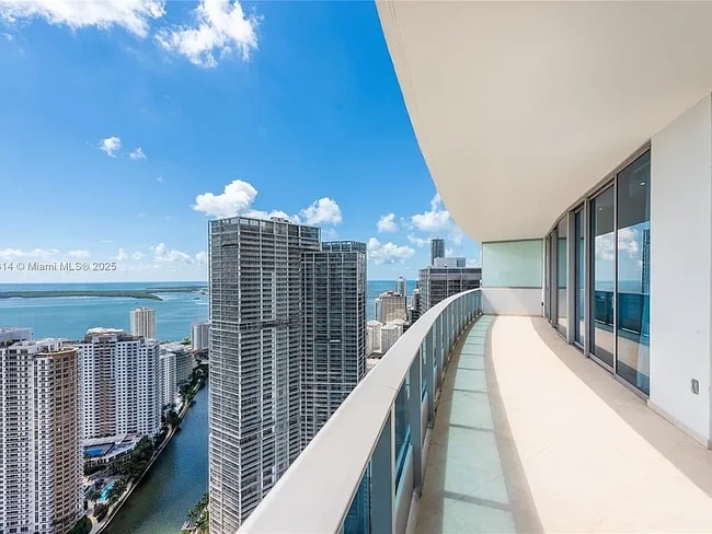 Building Photo - 200 Biscayne Boulevard Way
