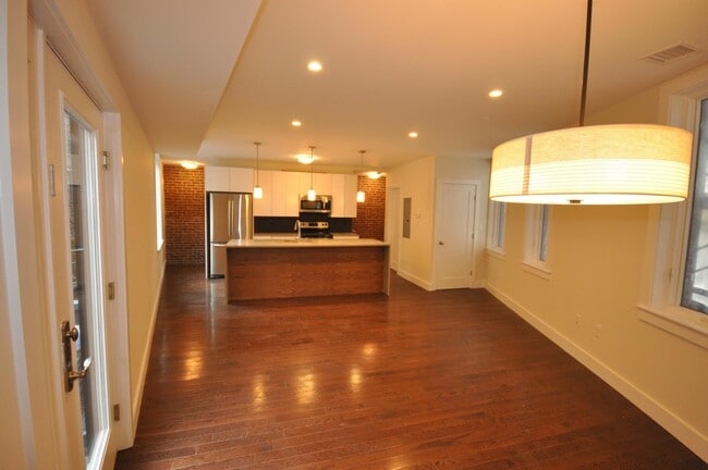 Building Photo - 36 Sussex St