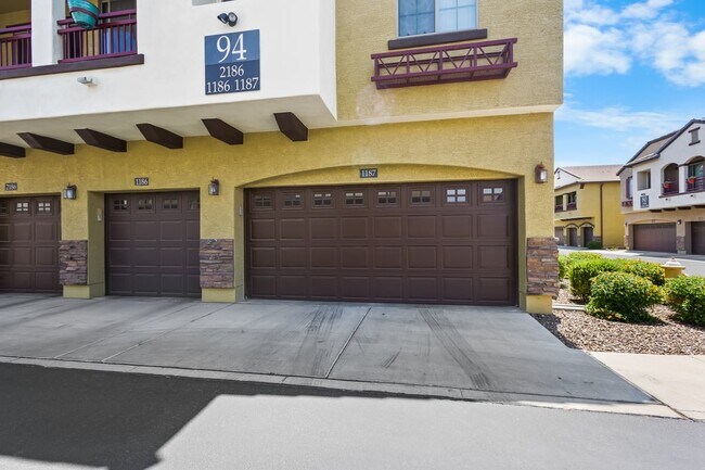 Foto del edificio - Beautifully Maintained Townhome