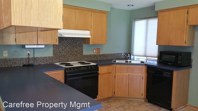 Building Photo - 3 br, 2.5 bath House - 15837 SW Sundew Drive