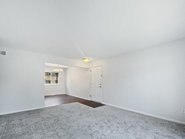 Foto del edificio - 1686 Crestwood Dr