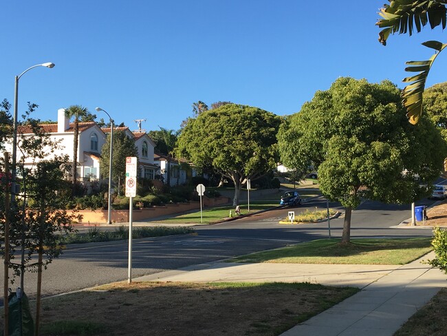 Building Photo - 1042 Pearl St