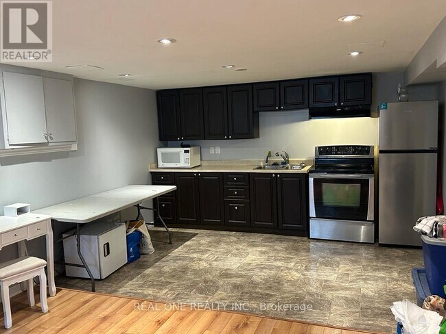 Building Photo - 45 River Rd