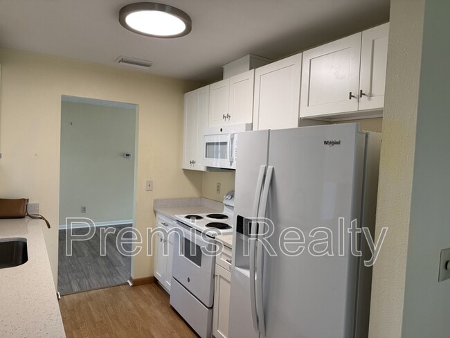 Building Photo - 144 Stafford Cir