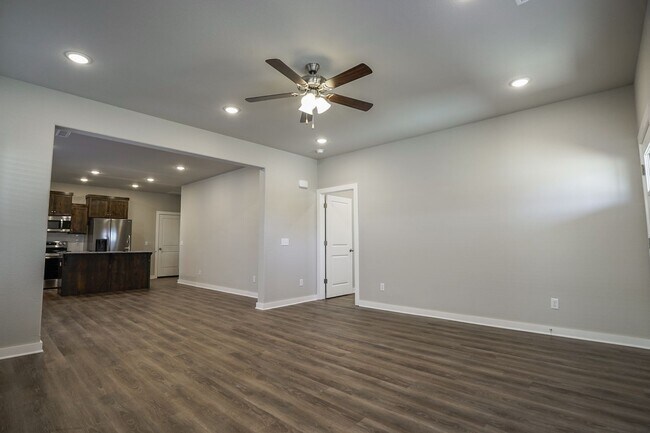 Foto del edificio - 4 Bedroom 3.5 bath home in Fayetteville!