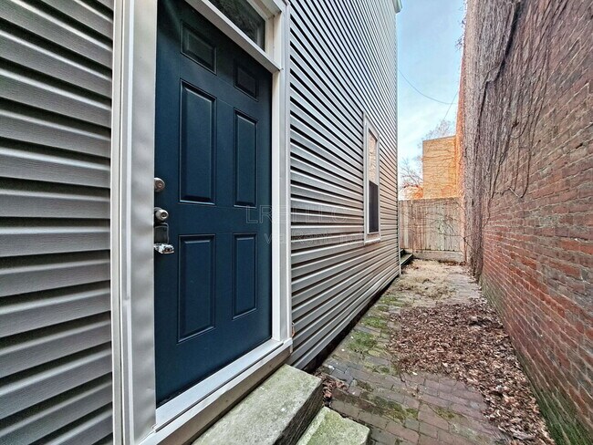 Foto del edificio - 925 E Madison St