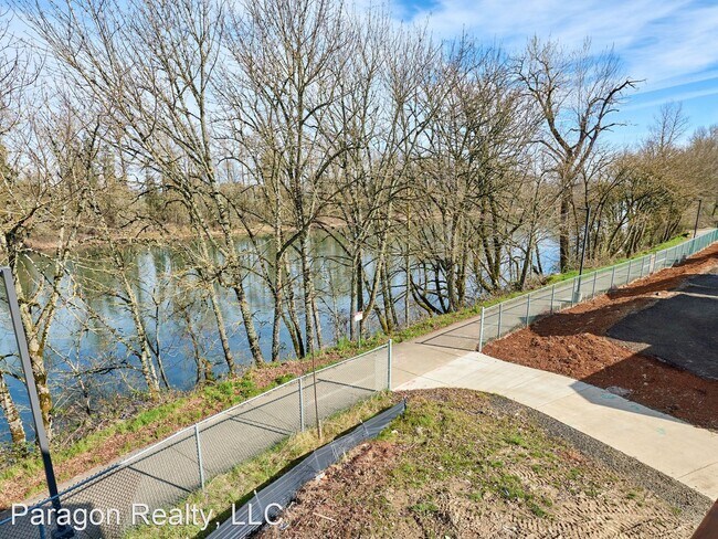 Foto del edificio - 3 br, 2.5 bath House - 873 Front Ave. NE