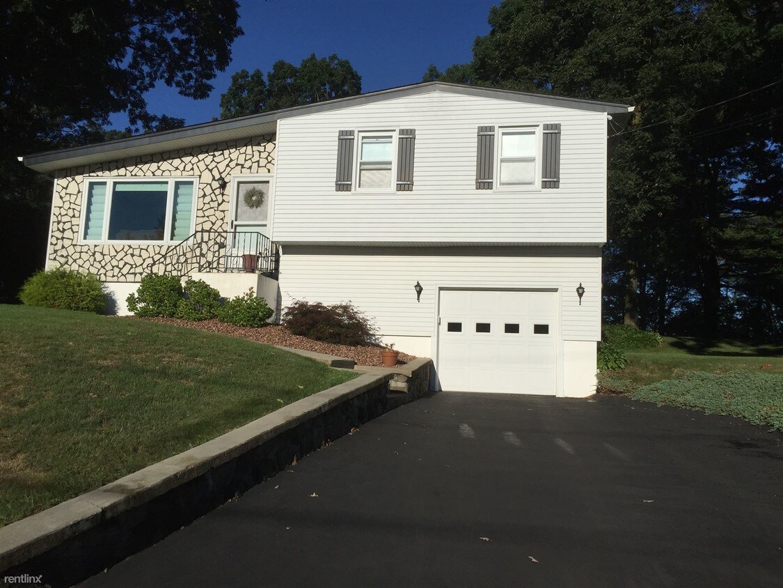 Primary Photo - 14 Cedar Hill Dr