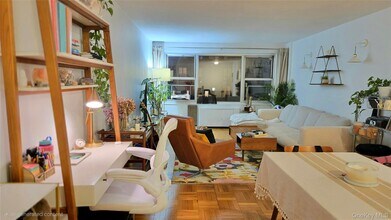 Building Photo - 77 W 55th St