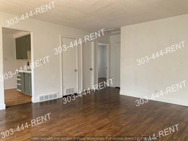 Building Photo - EM931