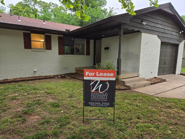 Foto del edificio - How amazing is this 3 BR 1 BTH home? You'l...